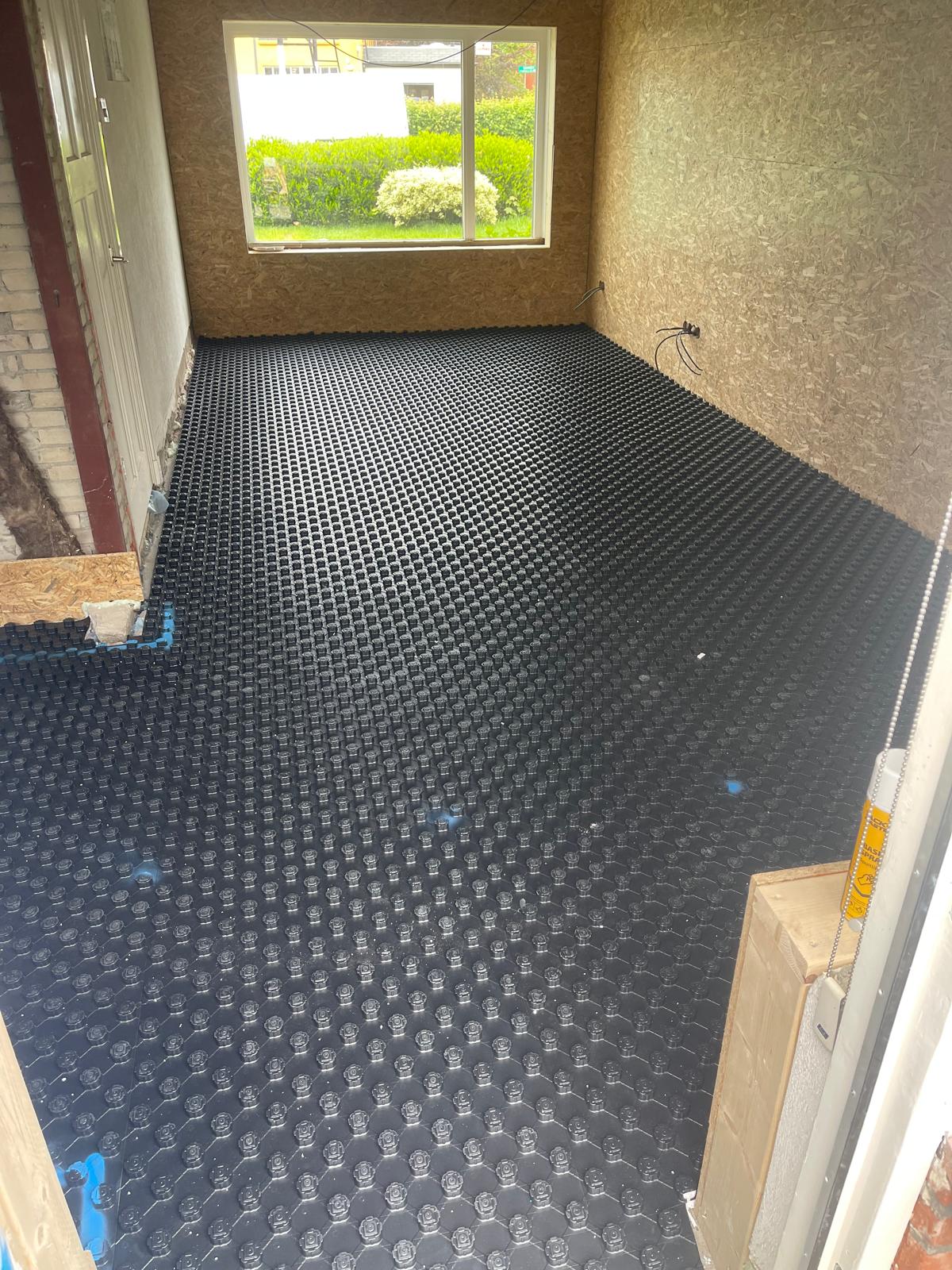 Noppenplaten aanleggen